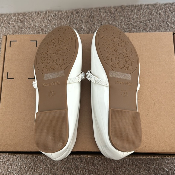 Dream Pairs White Flat Ballerina Shoes with Pearl Straps - Picture 6 of 7